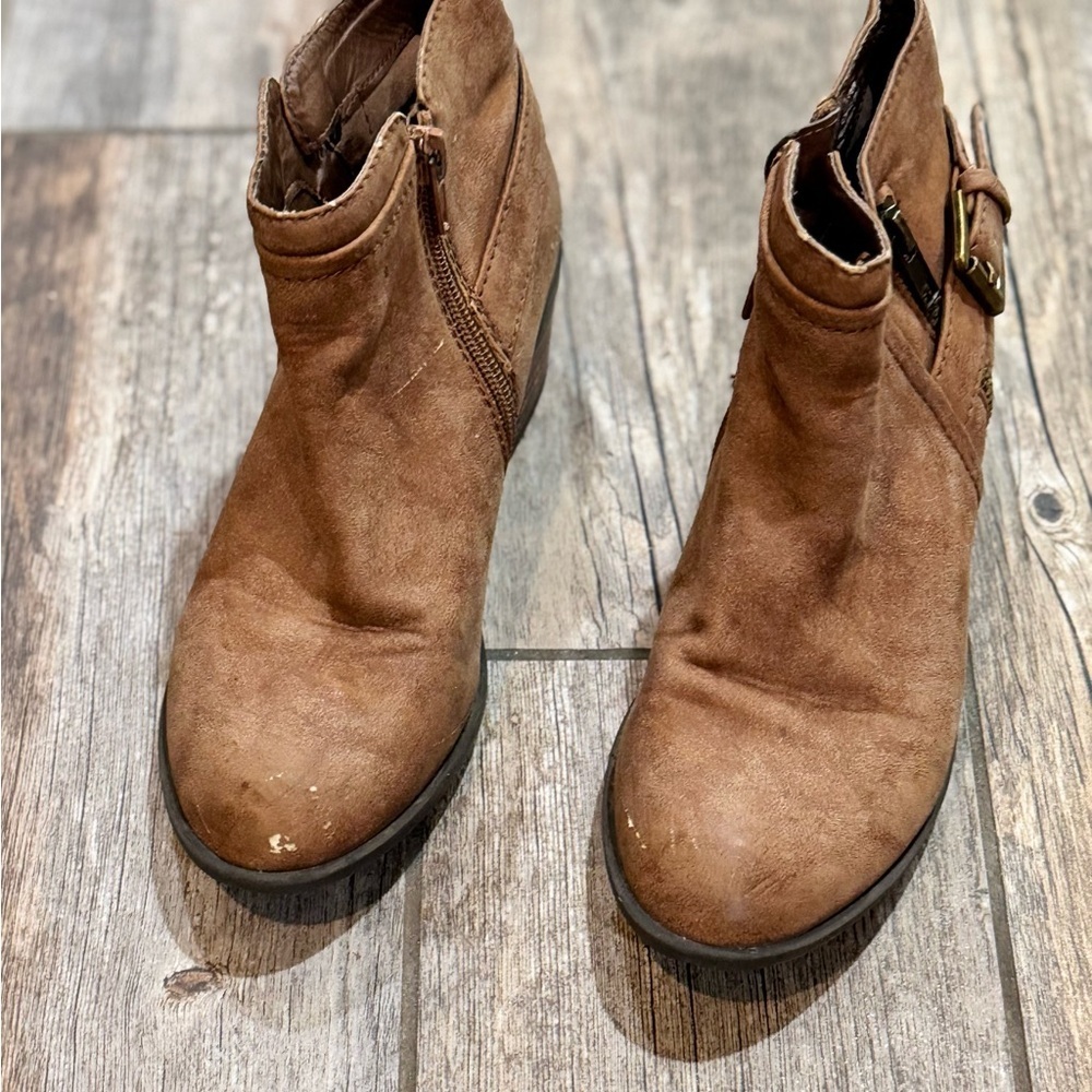 Boots - Picture 4 of 10